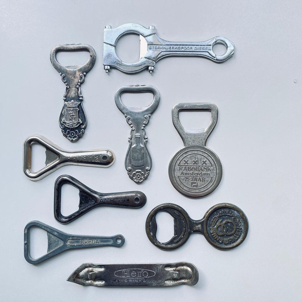 8 vintage fles- en blikopeners, bier en div. reclame, Verzamelen, Ophalen of Verzenden, Gebruikt, Flesje(s), Overige merken