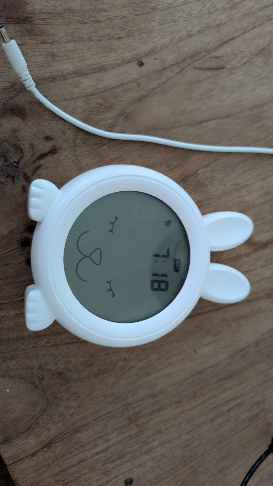 Leuke digitale wekker in konijn vorm met oplader, Ophalen of Verzenden, Gebruikt, Digitaal