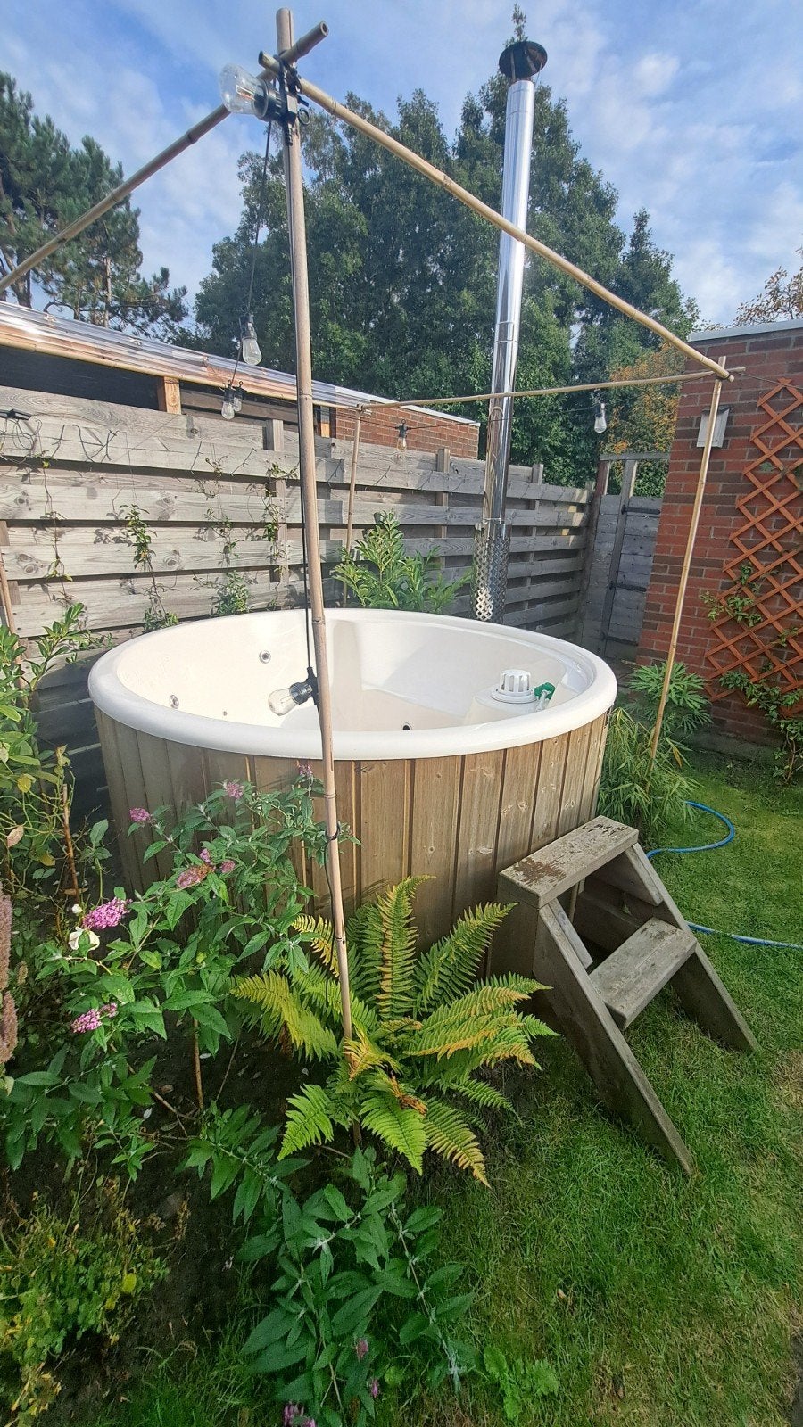 Houtgestookte Hottub 200x90 cm met Hydromassage & LED, Tuin en Terras, Ophalen, Zo goed als nieuw, Afdekzeil, Vast