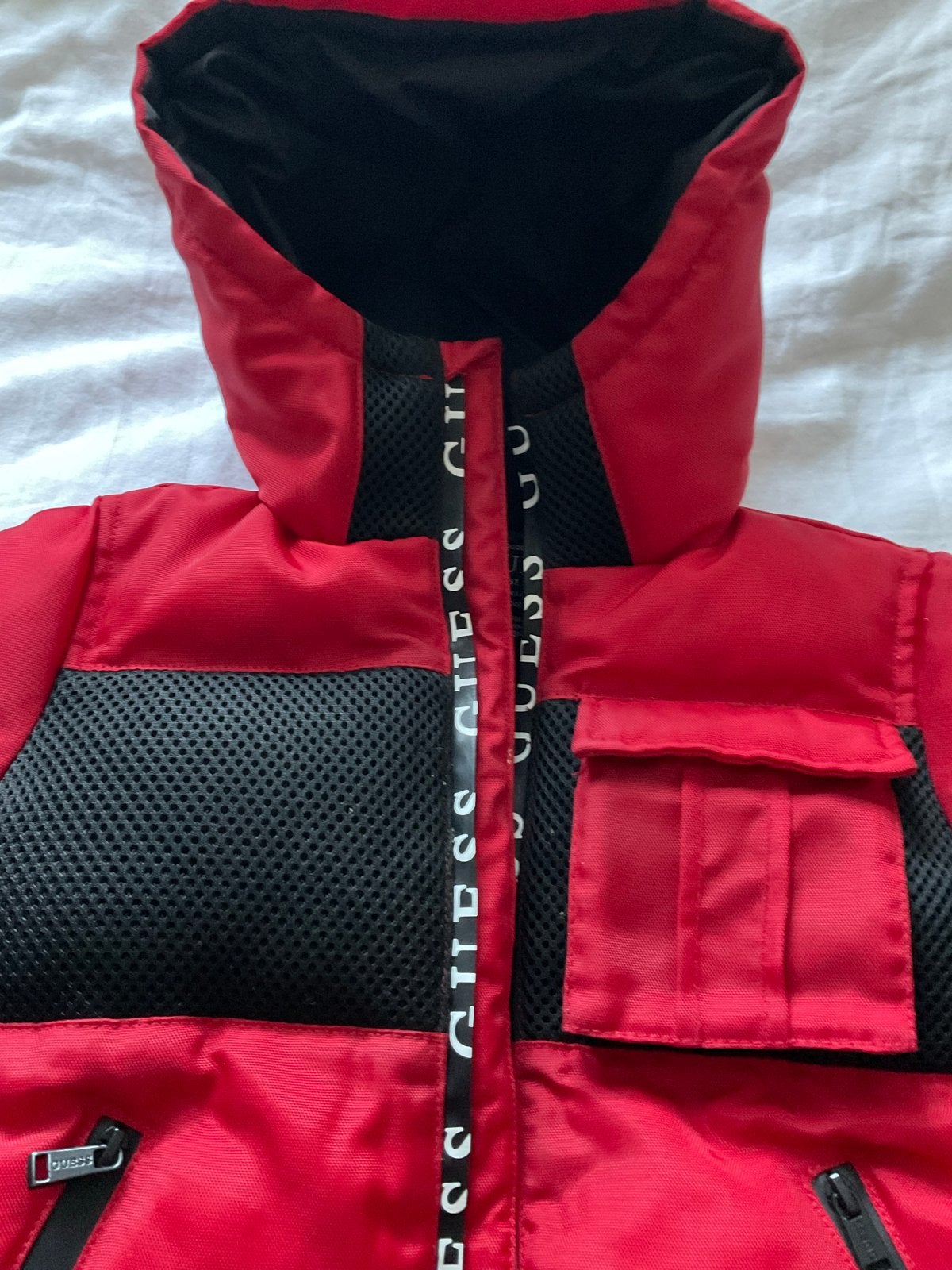 Guess winterjas rood voor baby's - Zo goed als nieuw, Ophalen of Verzenden, Zo goed als nieuw, Jongetje of Meisje