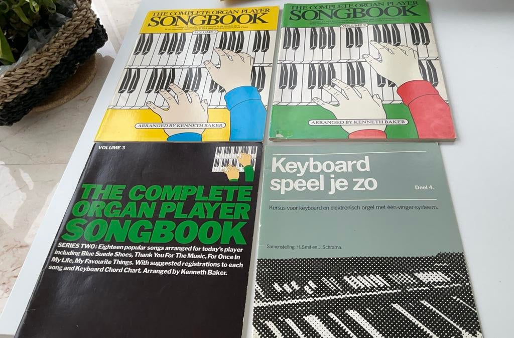 4 Keyboardboeken,Baker,the complete songbook1,2,3,1 vingerb, Muziek en Instrumenten, Bladmuziek, Les of Cursus, Ophalen of Verzenden