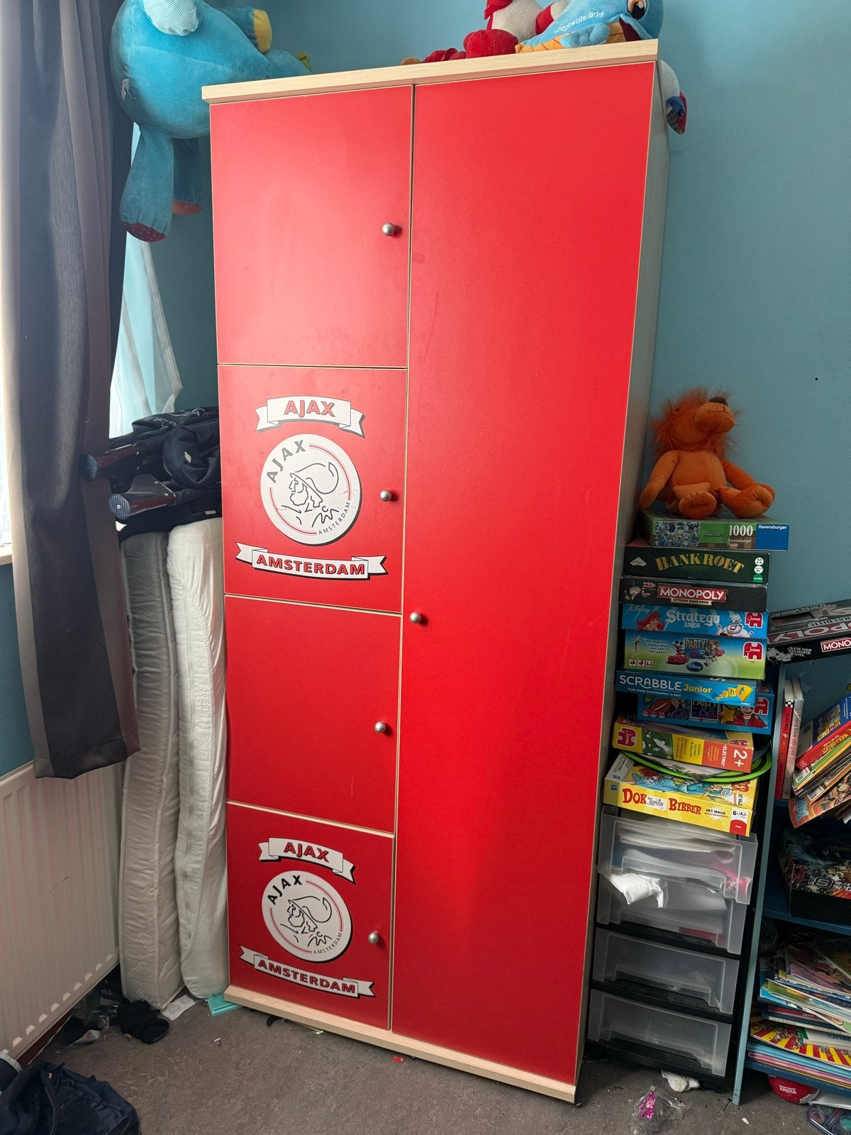 Ajax kledingkast en bed met matras, Kinderen en Baby's, Kinderkamer | Overige Meubels, Ophalen, Gebruikt, Kast