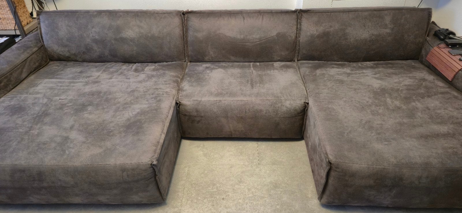 Grote suède leren loungebank met chaise longue, Huis en Inrichting, Gebruikt, Hoekbank, 300 cm of meer, Leer