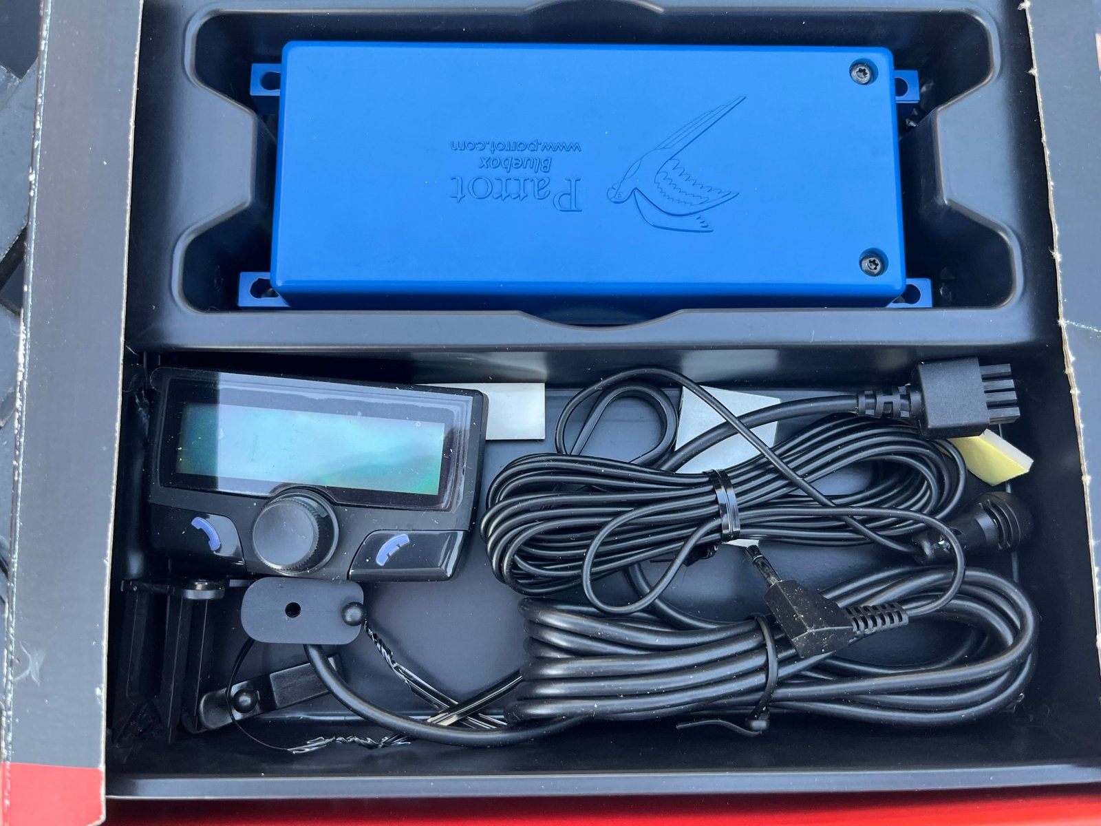 Nieuwe Parrot Bluetooth Carkit - Complete Set, Universeel, Complete carkit, Nieuw, Ophalen of Verzenden