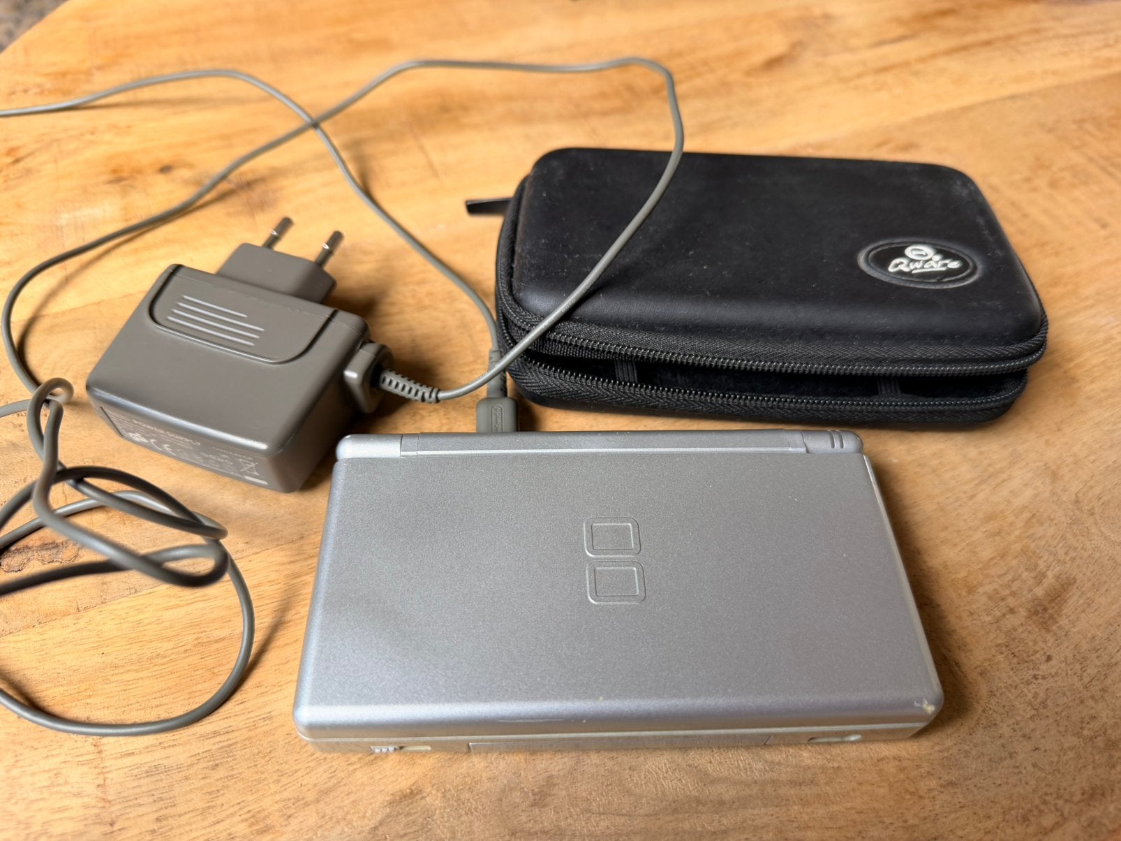 Nintendo DS Lite Zilver met lader en hoesje, Spelcomputers en Games, Gebruikt, Ophalen of Verzenden, DS Lite, Zilver