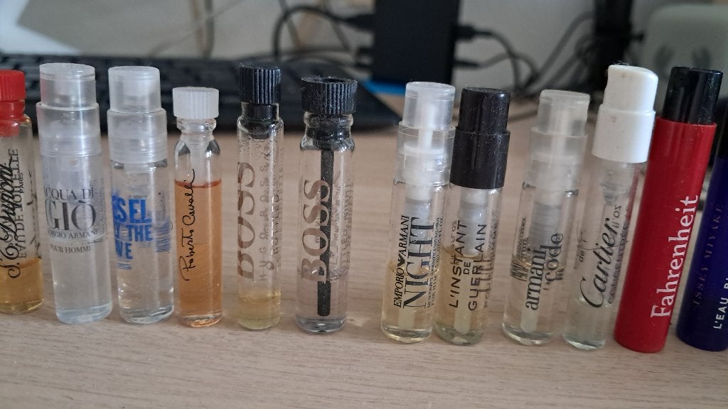 25 parfum samples vintage Dior Gucci Armani e.a., Verzamelen, Ophalen of Verzenden, Gebruikt, Proef of Tester, Gevuld