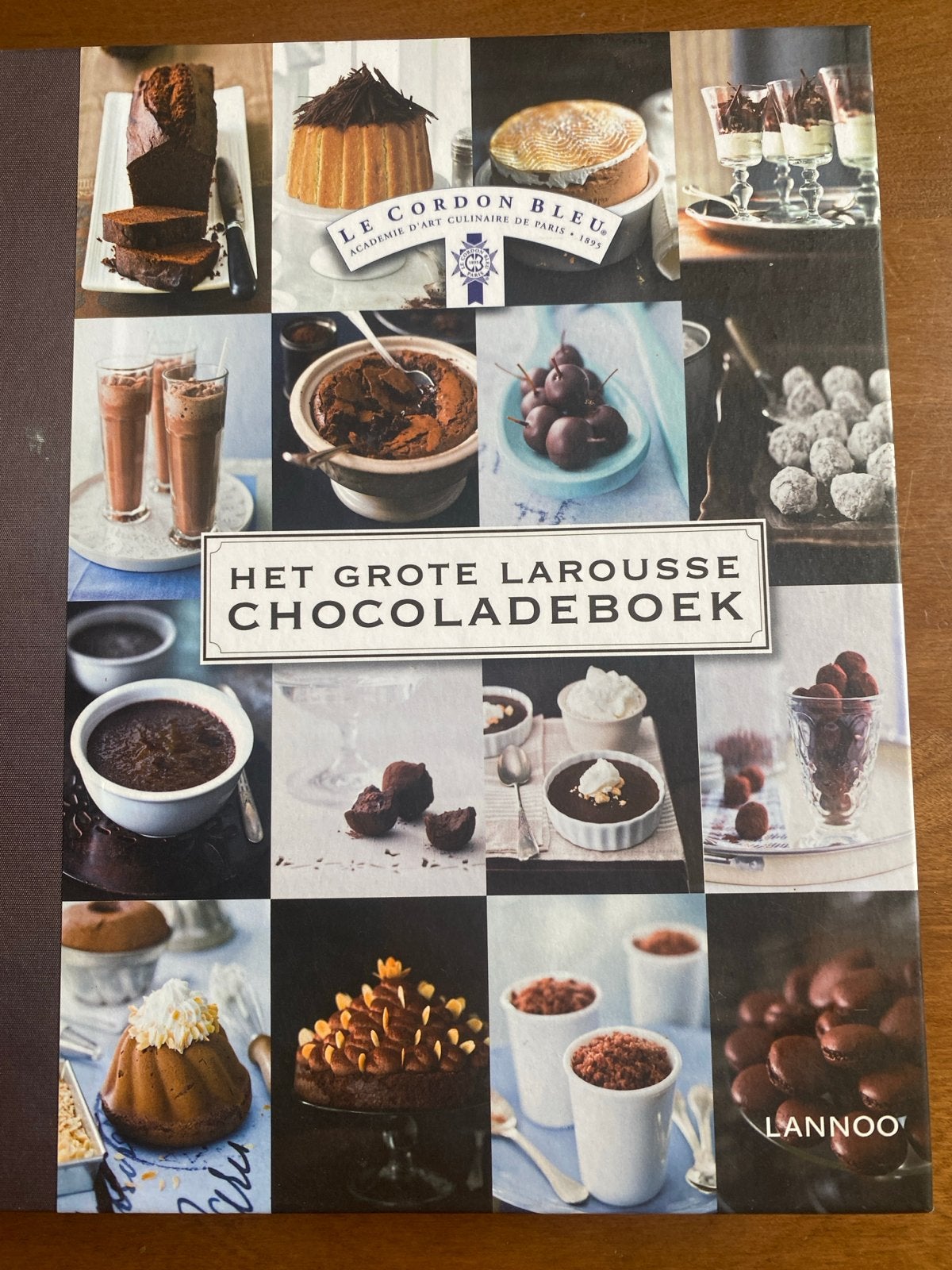 Het Grote Larousse Chocoladeboek - Le Cordon Bleu, Boeken, Ophalen of Verzenden, Zo goed als nieuw, Europa, Taart, Gebak en Desserts