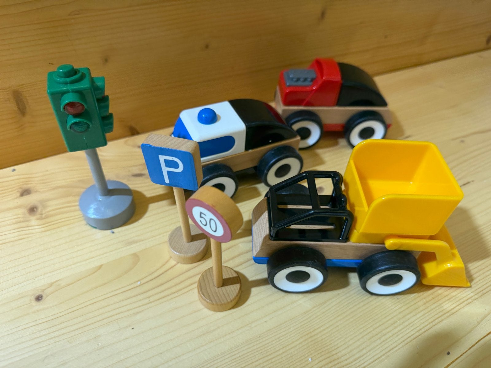 IKEA LILLABO Houten Auto's, Kinderen en Baby's, Ophalen of Verzenden, Zo goed als nieuw, Rij- of Hobbelspeelgoed