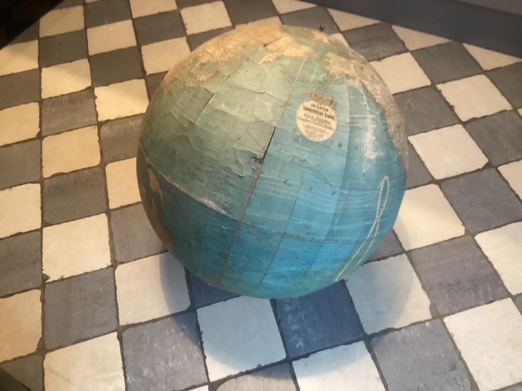 Wereldbol (globe), Antiek en Kunst, Antiek | Overige Antiek, Ophalen of Verzenden