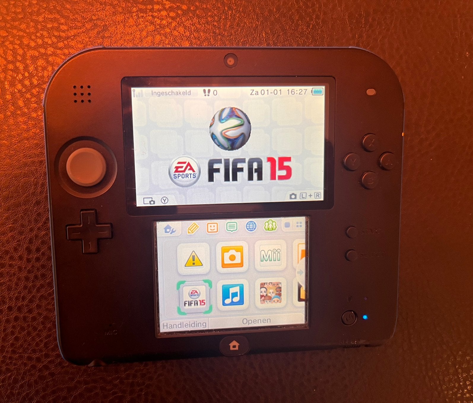 Nintendo 2DS inclusief 6 3DS spellen, Spelcomputers en Games, Spelcomputers | Nintendo 2DS en 3DS, Ophalen of Verzenden, Zo goed als nieuw
