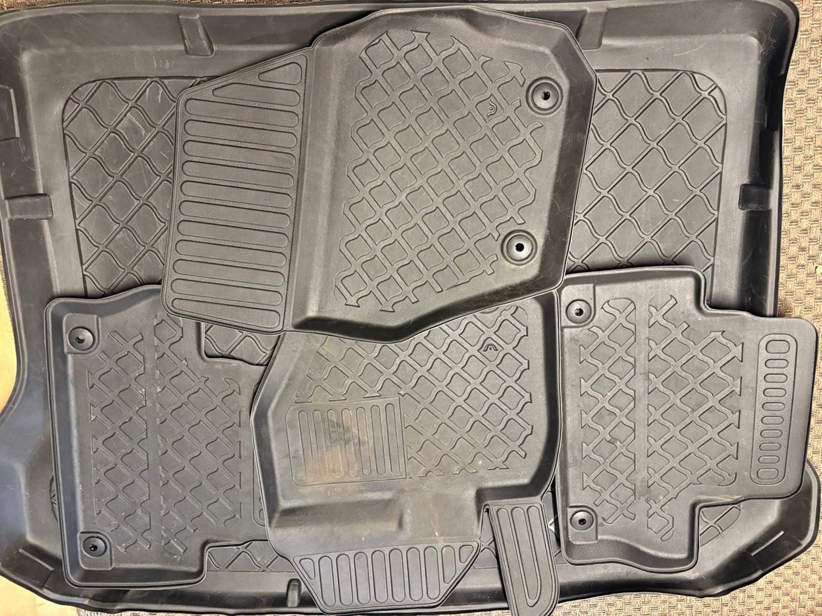 Rubber automatten en koffer beschermer Volvo xc 60, Ophalen of Verzenden, Gebruikt