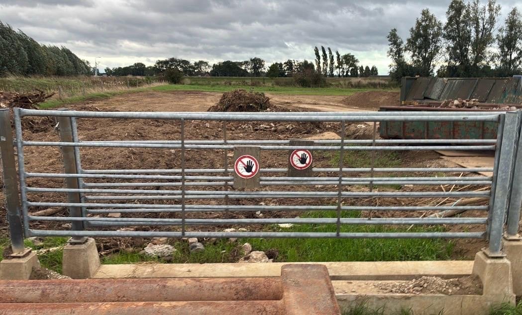 Hekwerk met betonvoet, circa 5 meter breed, Ophalen, Met poort, Gebruikt, Overige typen