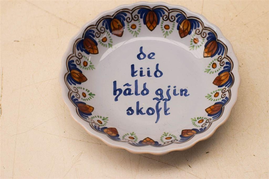 Porseleinen wandbordje 44606, Huis en Inrichting, Woonaccessoires | Wanddecoraties, Ophalen of Verzenden, Gebruikt