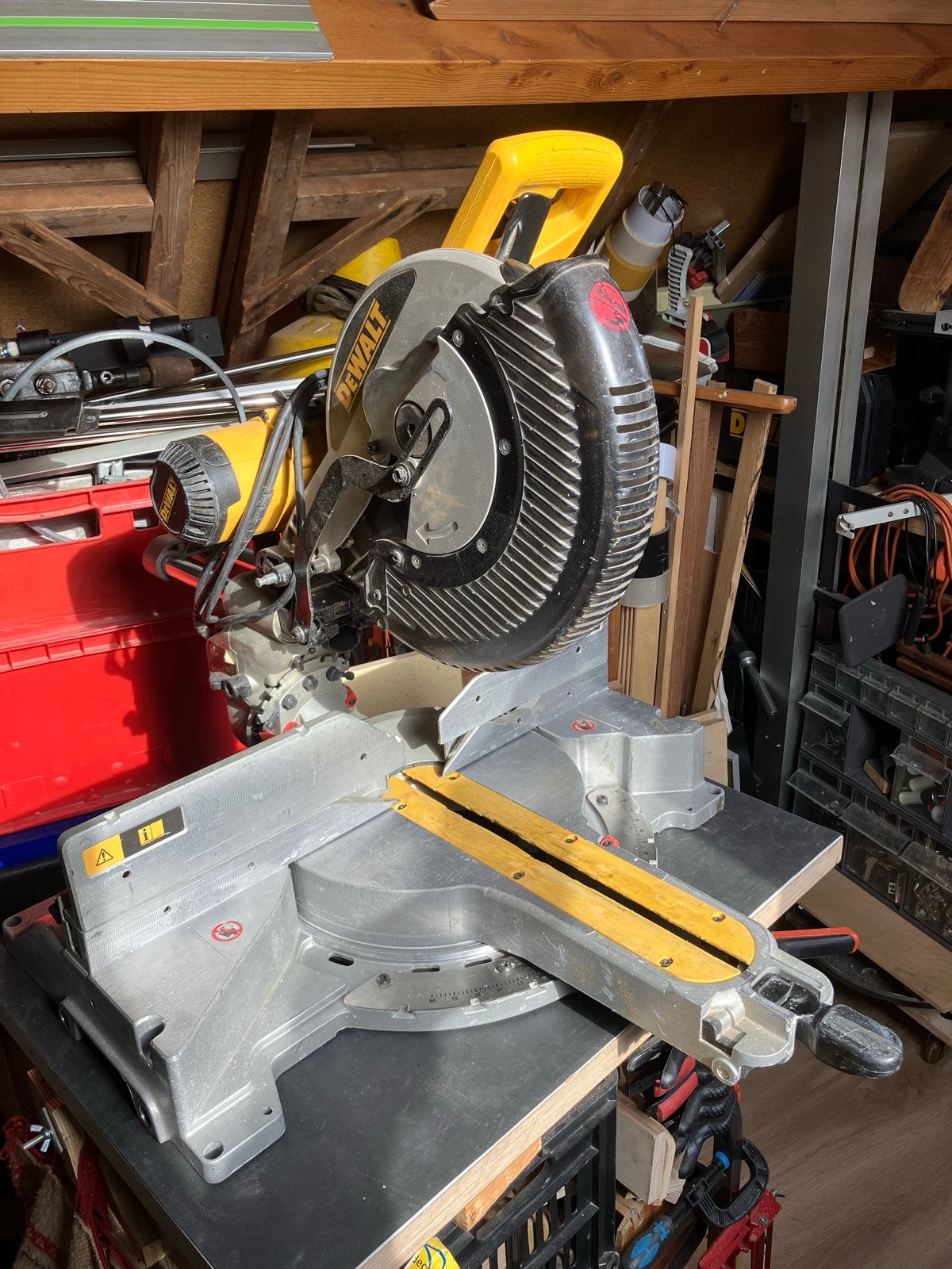 DeWalt DW718-QS Afkortzaag - Krachtig en Betrouwbaar