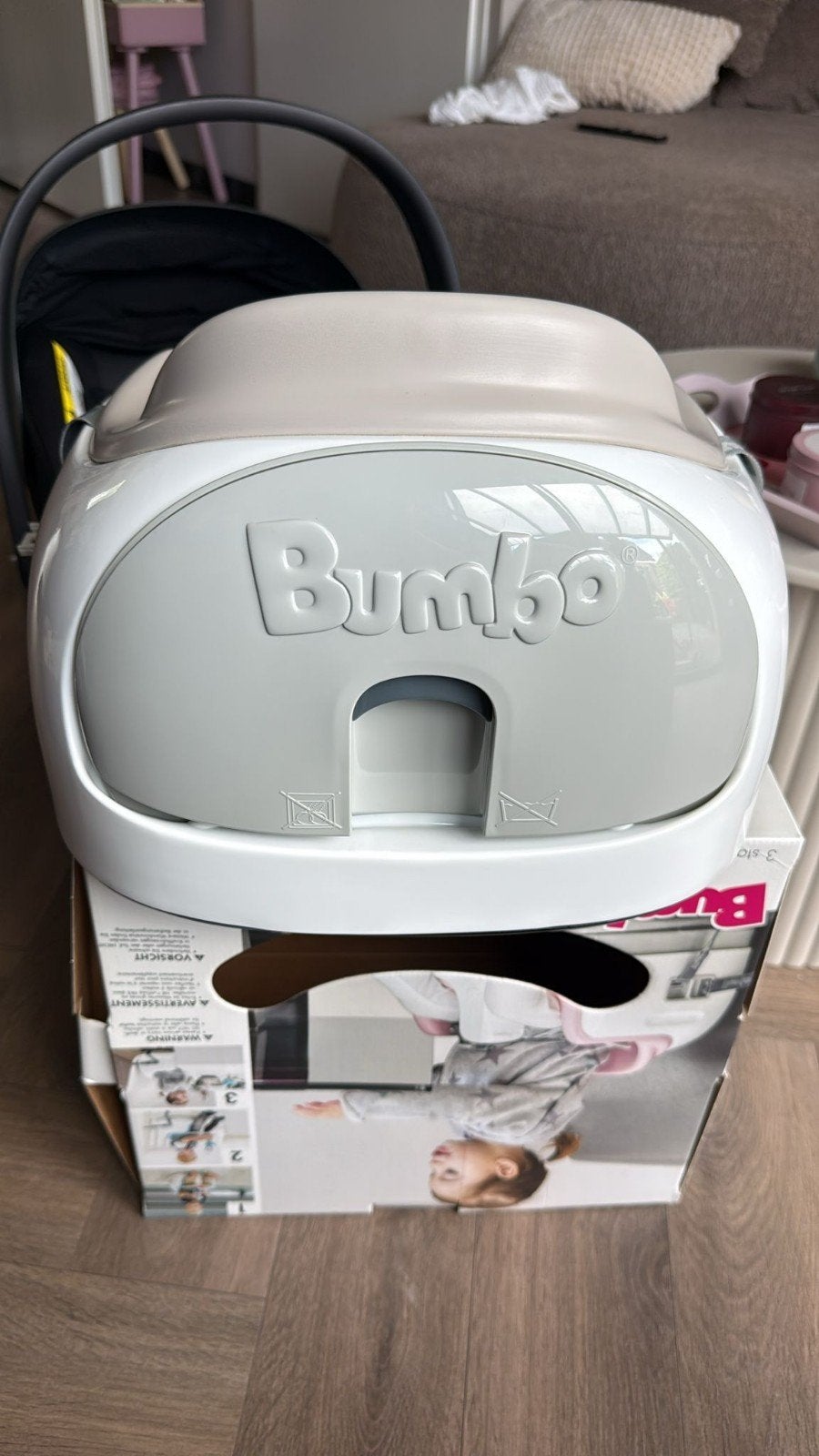 Bumbo vloerstoeltje, Kinderen en Baby's, Kinderstoelen, Ophalen of Verzenden, Zo goed als nieuw, Overige typen, Afneembaar eetblad