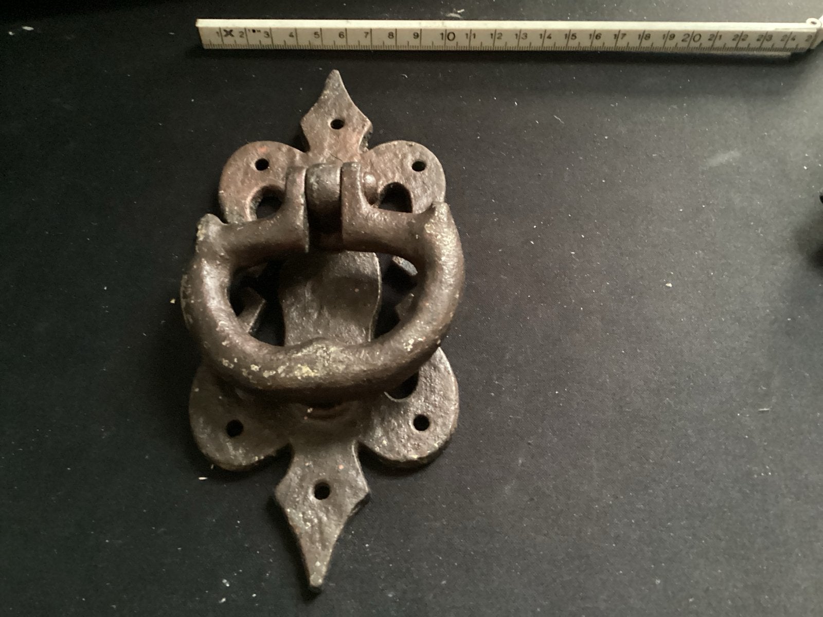 Antieke gietijzeren deurklopper, bronskleurig, Ophalen of Verzenden
