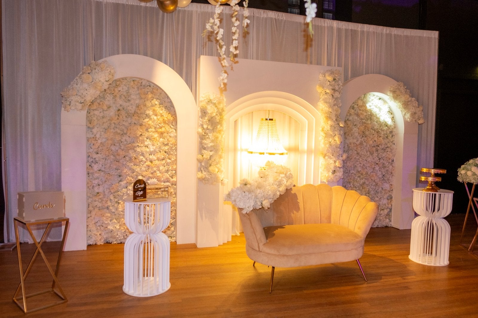 Weddingstage, Eén persoon