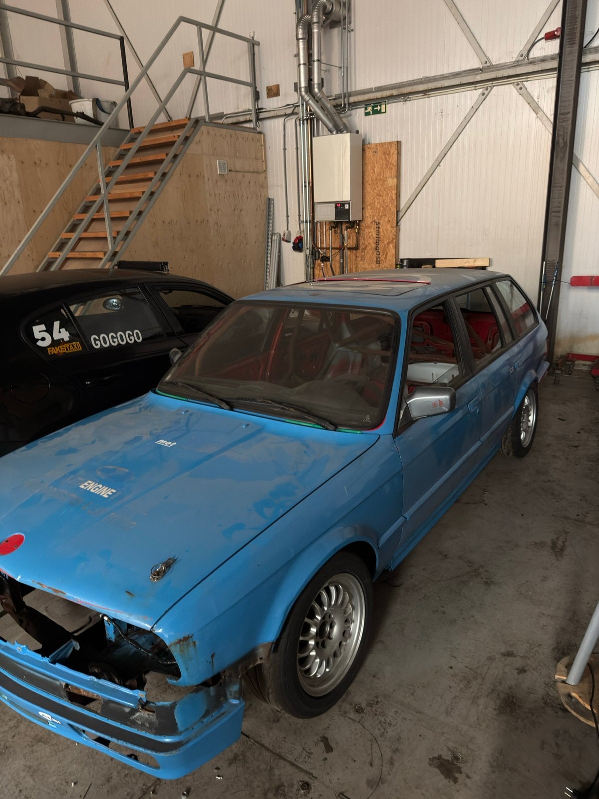 BMW E30 Touring Raceauto Project - Rolkooi, klaar voor motor