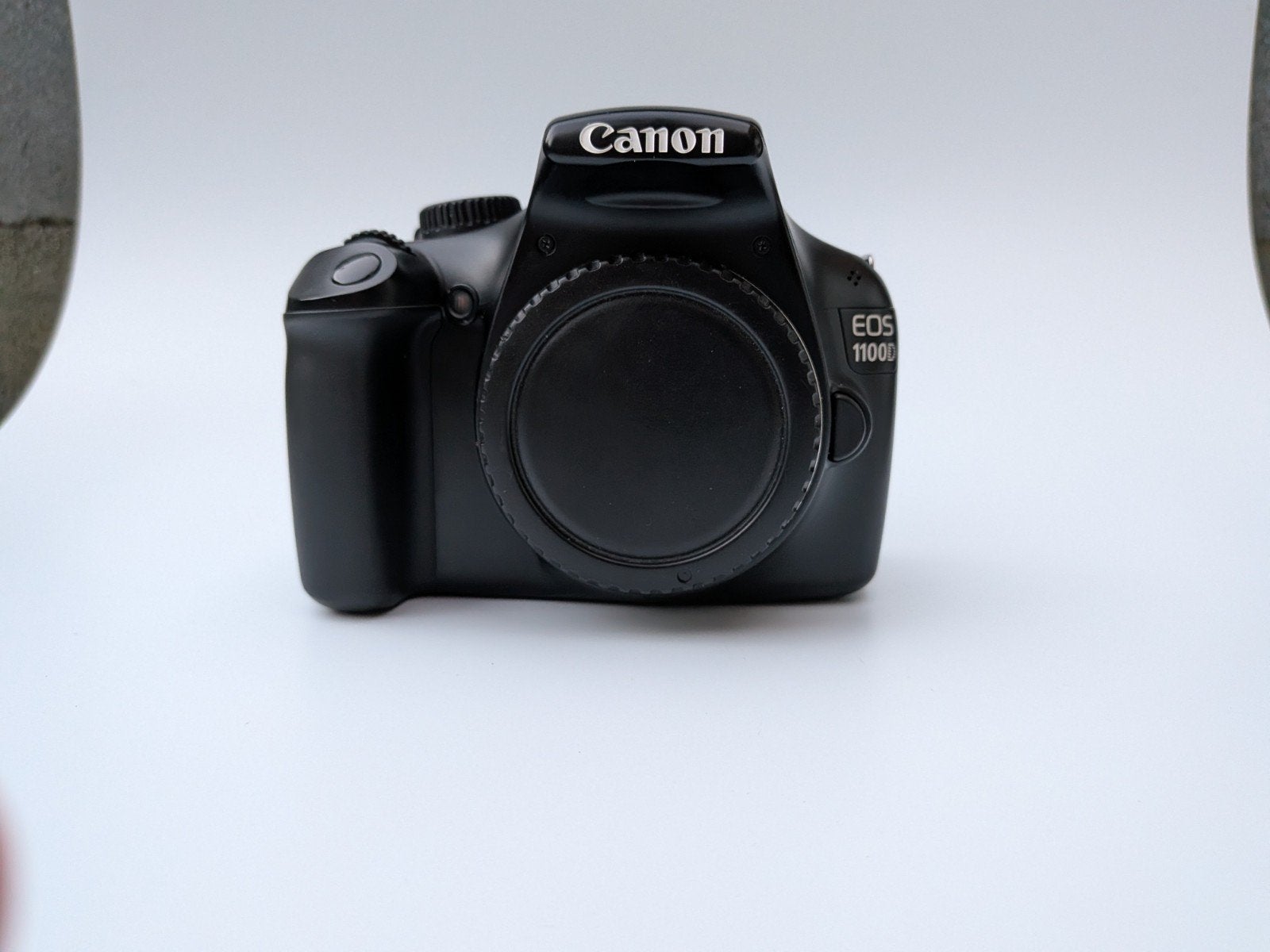 Canon EOS 1100D spiegelreflexcamera met oplader en draagriem, Ophalen, Gebruikt, Spiegelreflex, Canon