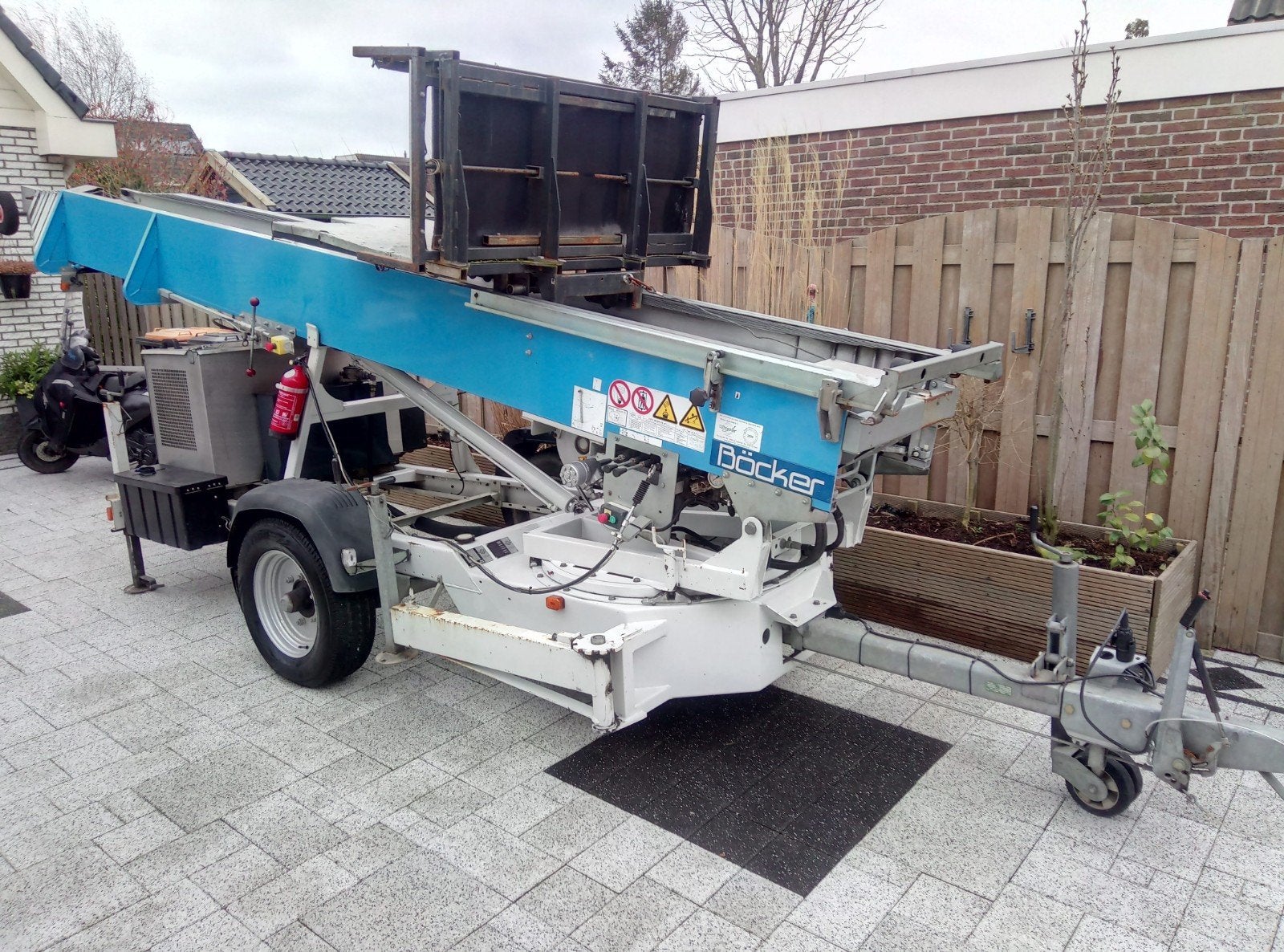Bocker ladder lift 32 meter, Ophalen
