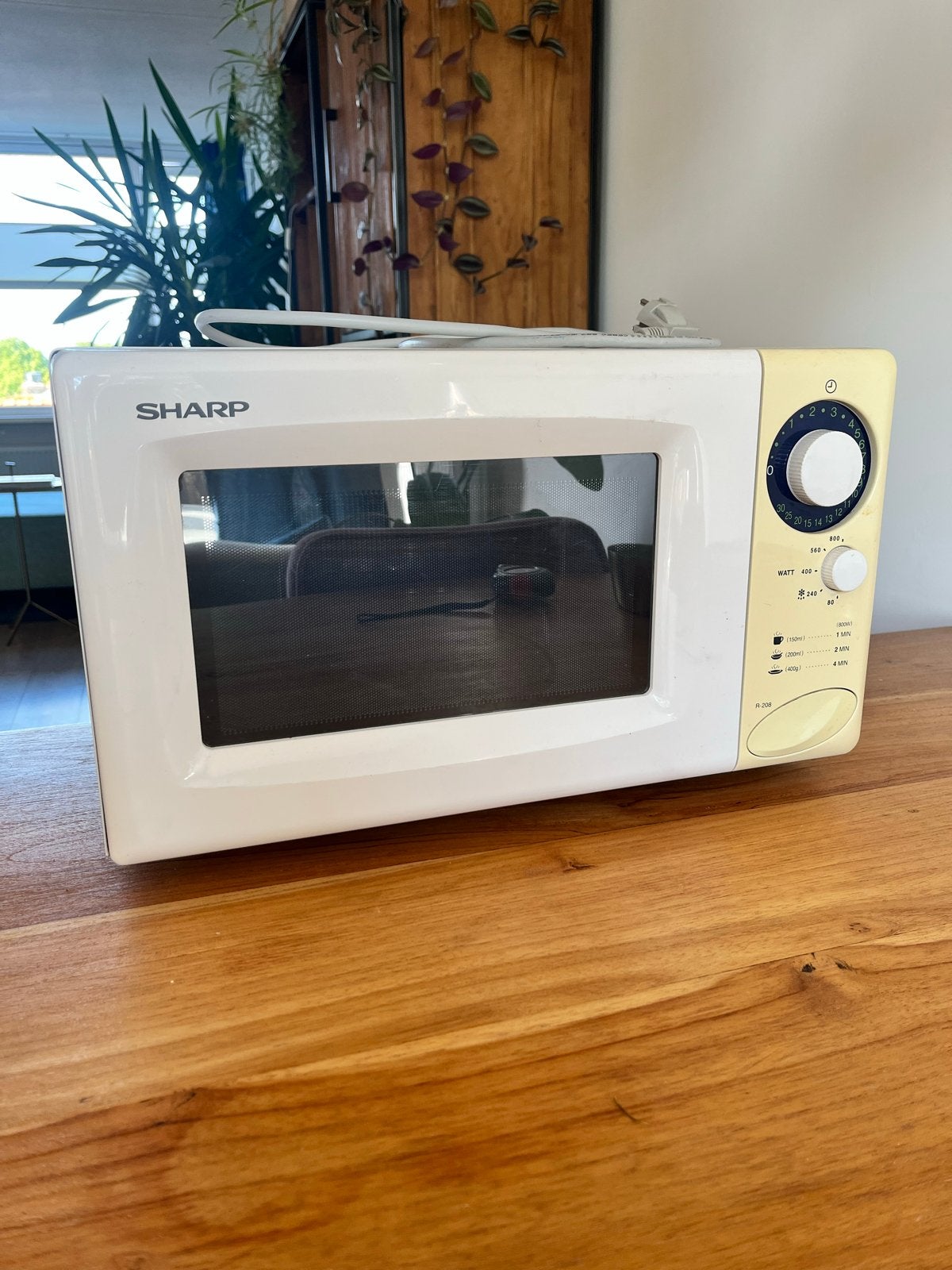 Sharp R-208 Magnetron - Wit/Crème, 800W, Ophalen, Gebruikt, Minder dan 45 cm, Magnetron