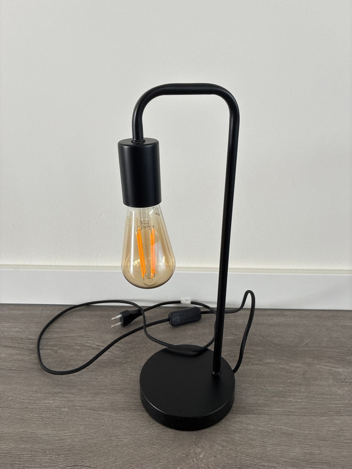 Moderne zwarte tafellamp met Edison LED lamp, Ophalen, Bureaulamp, E27 (groot), Zo goed als nieuw