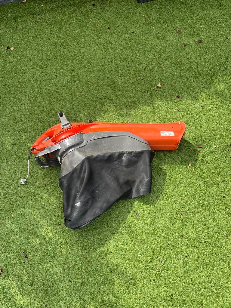 Bladblazer met zuigfunctie en opvangzak, Ophalen, Gebruikt, Handgedragen, Met opvangzak