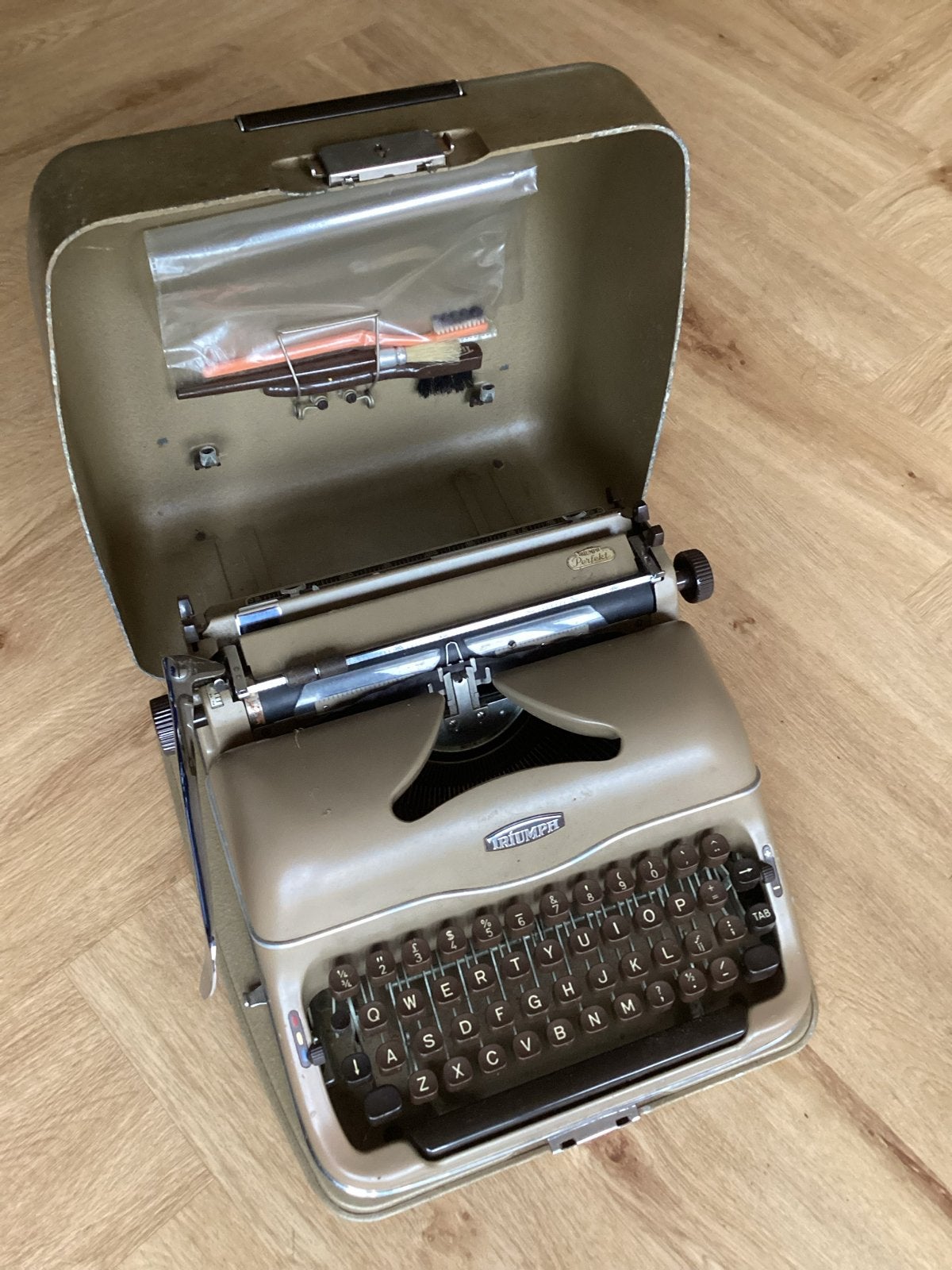 Vintage Triumph Perfekt draagbare typemachine met Koffer, Ophalen of Verzenden