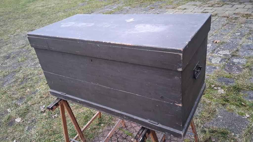 oude grote houten kist met deksel, Huis en Inrichting, Woonaccessoires | Kisten, Gebruikt, Minder dan 50 cm, Minder dan 50 cm