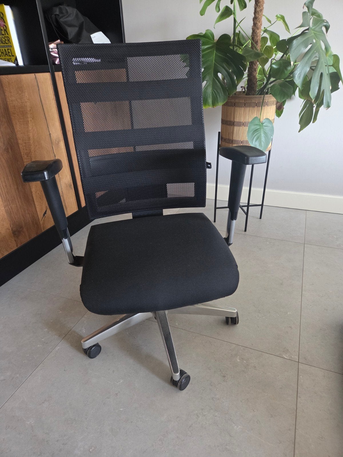 Zwarte Bureaustoel met Mesh Rugleuning - Ergonomisch, Huis en Inrichting, Ophalen