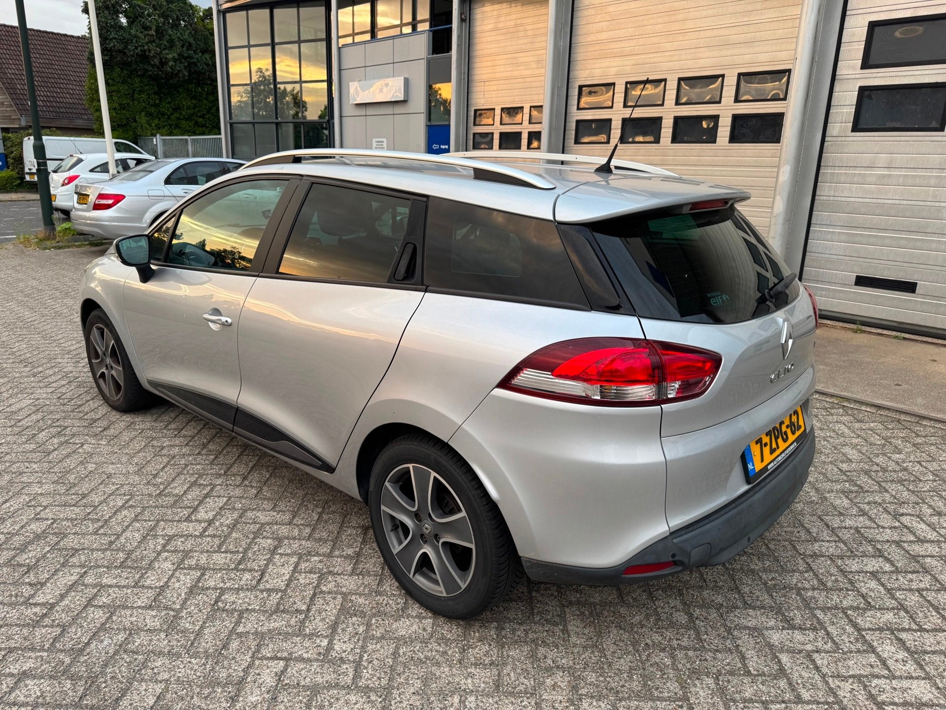 Renault Clio Estate 0.9 TCe Expression Airco, Navigatie, Led, Voorwielaandrijving, Electronic Stability Program (ESP), Origineel Nederlands