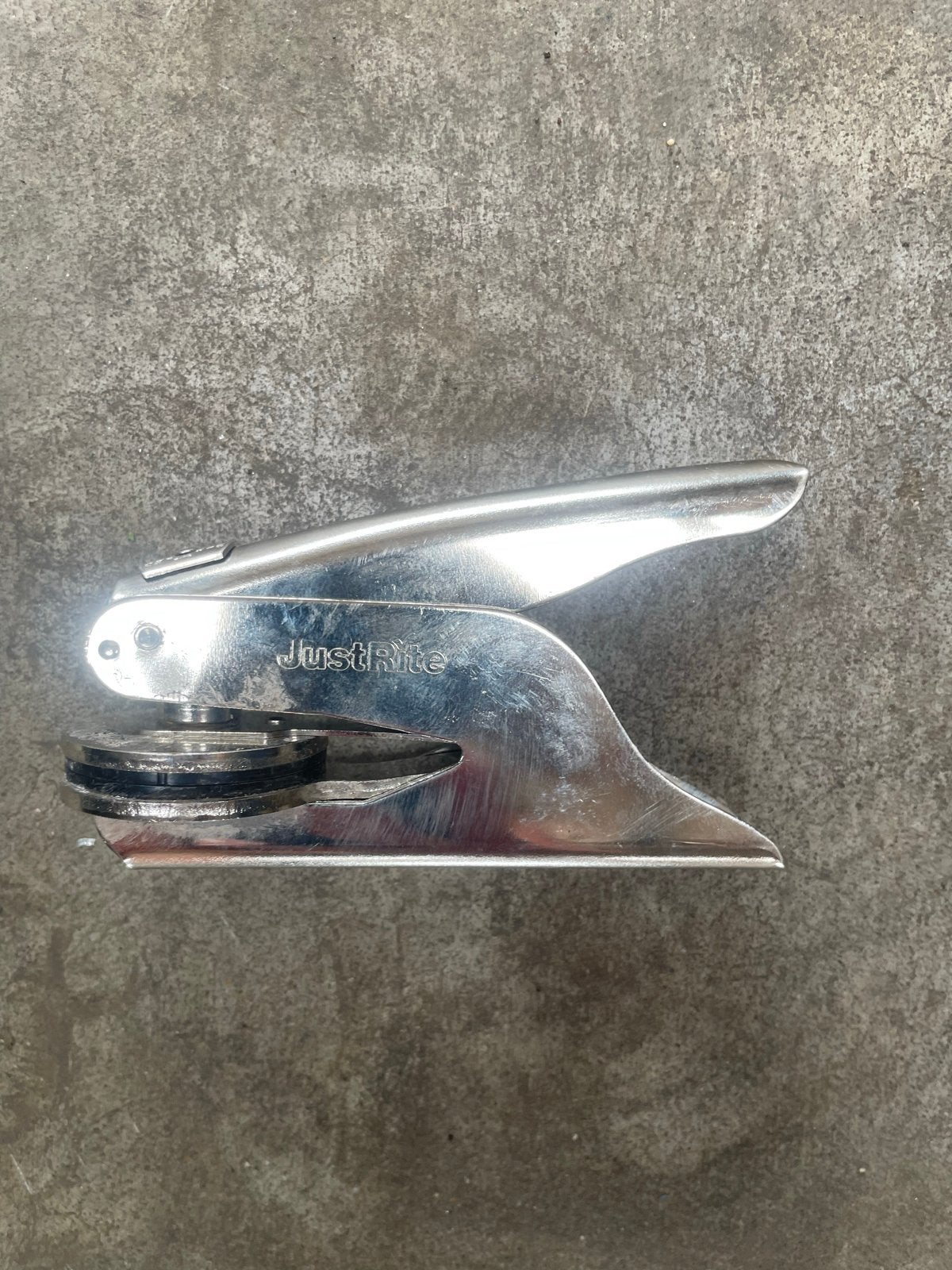 JustRite "Regulation" Pocket Seal - Zilverkleurig, Ophalen