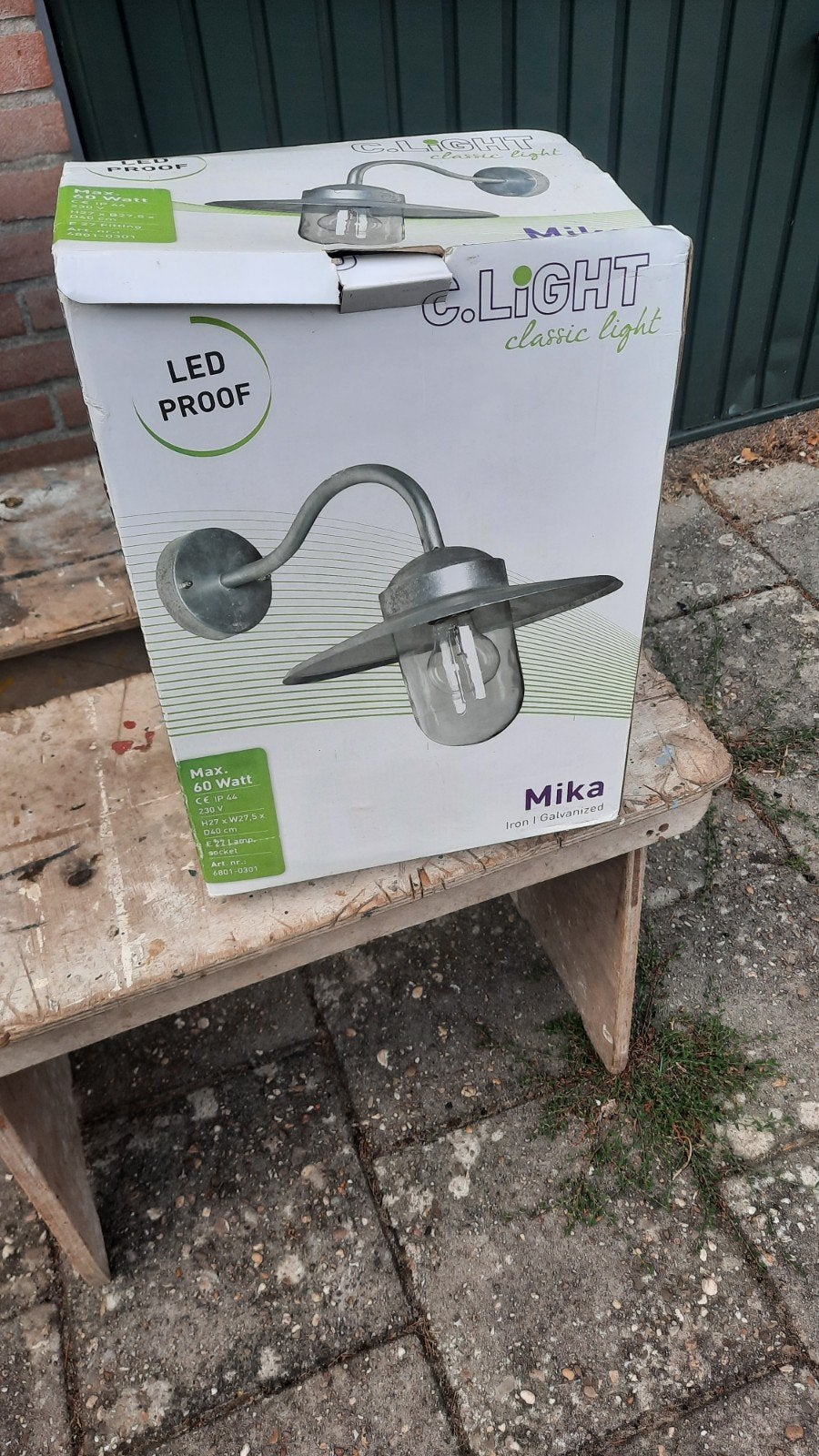 te koop 2 nieuwe lampen nog in doos, Minder dan 50 watt, Wandlamp, Ophalen of Verzenden, Netvoeding