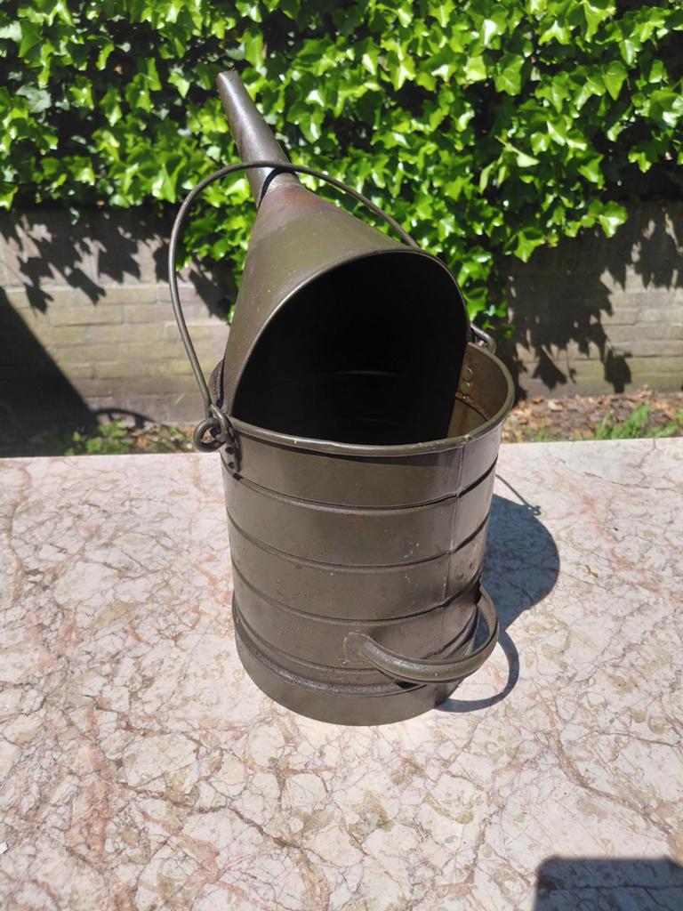 Vintage militaire trechter met jerrycan-stijl houder, Ophalen of Verzenden, Landmacht, Nederland