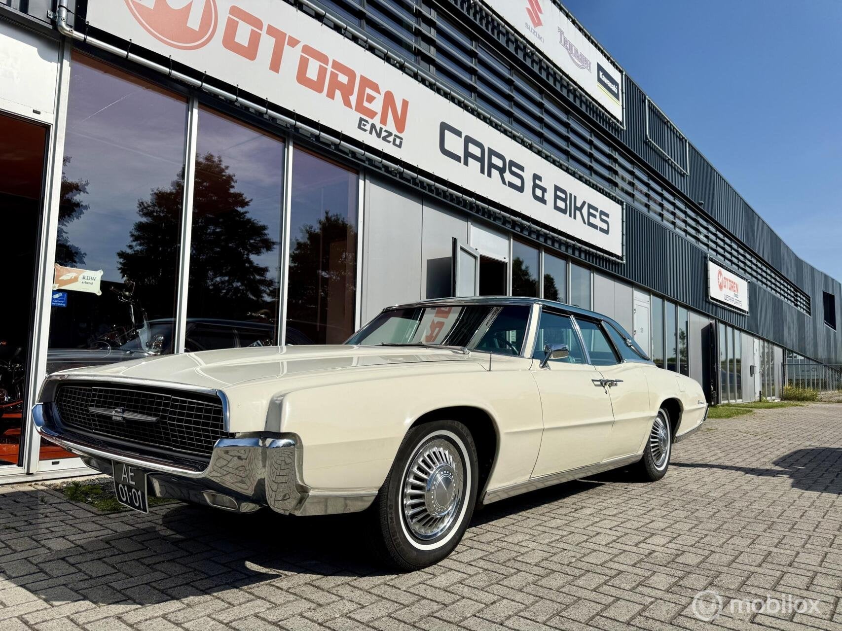Ford thunderbird 6.4 V8 aut 320 PK UNIEK 1967 GERESERVEERD, Auto's, Automaat, Gebruikt, 8 cilinders, Overige carrosserieën
