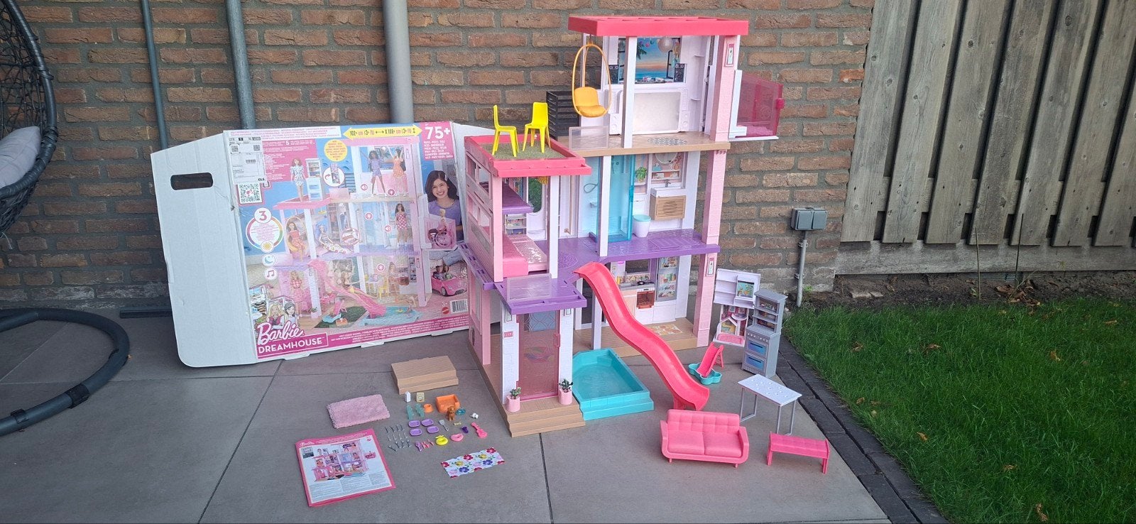 Barbie dreamhouse, boot en vele extra's, Ophalen, Zo goed als nieuw, Poppenhuis