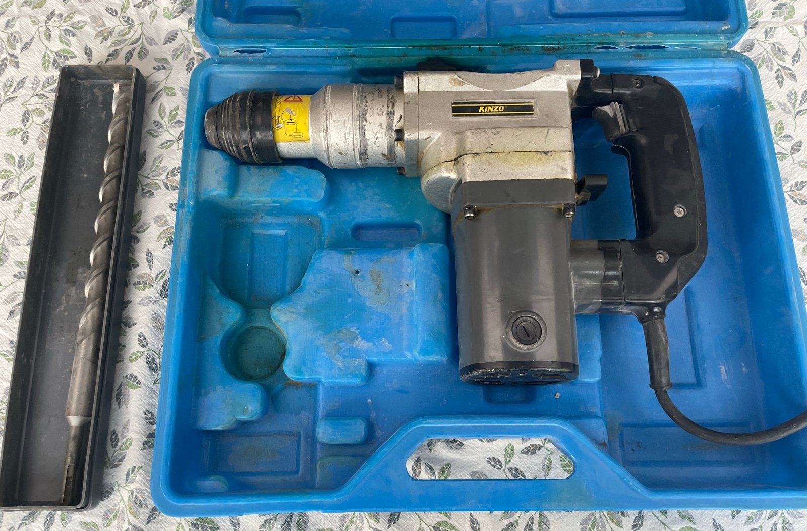 Kinzo Boor- en Breekhamer 850W met accessoires, Boor- en/of Breekhamer, Ophalen of Verzenden, Klopboormechanisme, Gebruikt