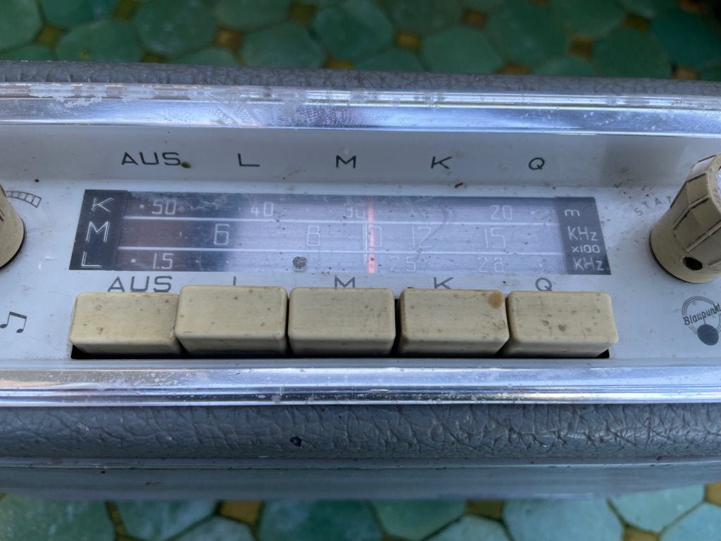 grijze draagbare / autoradio van Blaupunkt type Nixe., Ophalen of Verzenden, Zo goed als nieuw