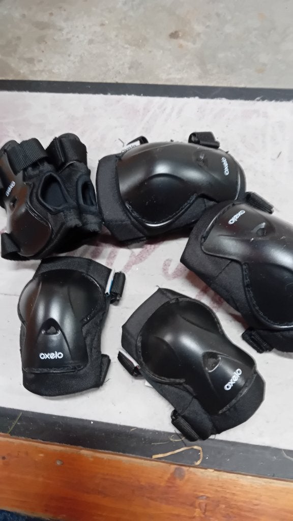 Kinder set Bescherming knie en elleboog  nieuw maat xs, Sport en Fitness, Skeelers, Ophalen of Verzenden, Nieuw, Bescherming