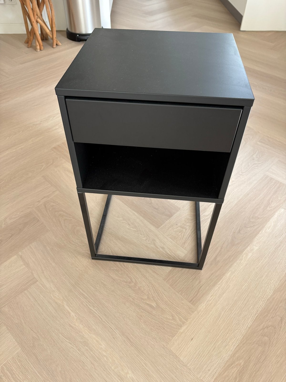 IKEA Vikhammer nachtkastje/bijzettafel - Zwart, Ophalen, Minder dan 45 cm, 55 tot 70 cm, Zo goed als nieuw