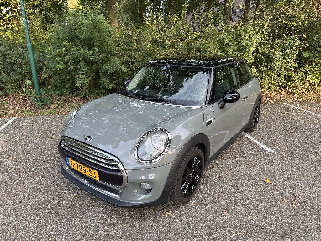 Mini Cooper 1.5 2015 Chili Serious Business Grijs, Auto's, Voorwielaandrijving, 136 pk, Euro 6, Metallic lak