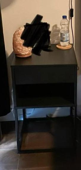IKEA VIKHAMMER Nachtkastje - Stijlvol en Praktisch, Ophalen, Gebruikt, Minder dan 45 cm, 55 tot 70 cm