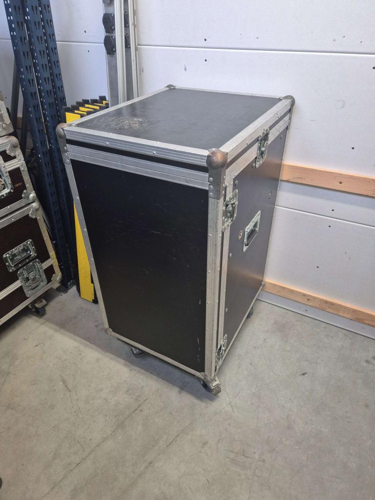 Flightcase Taperack met tafel (degelijk geen waaibomenhout), Gebruikt, Niet ingevuld, Flightcase, Niet ingevuld