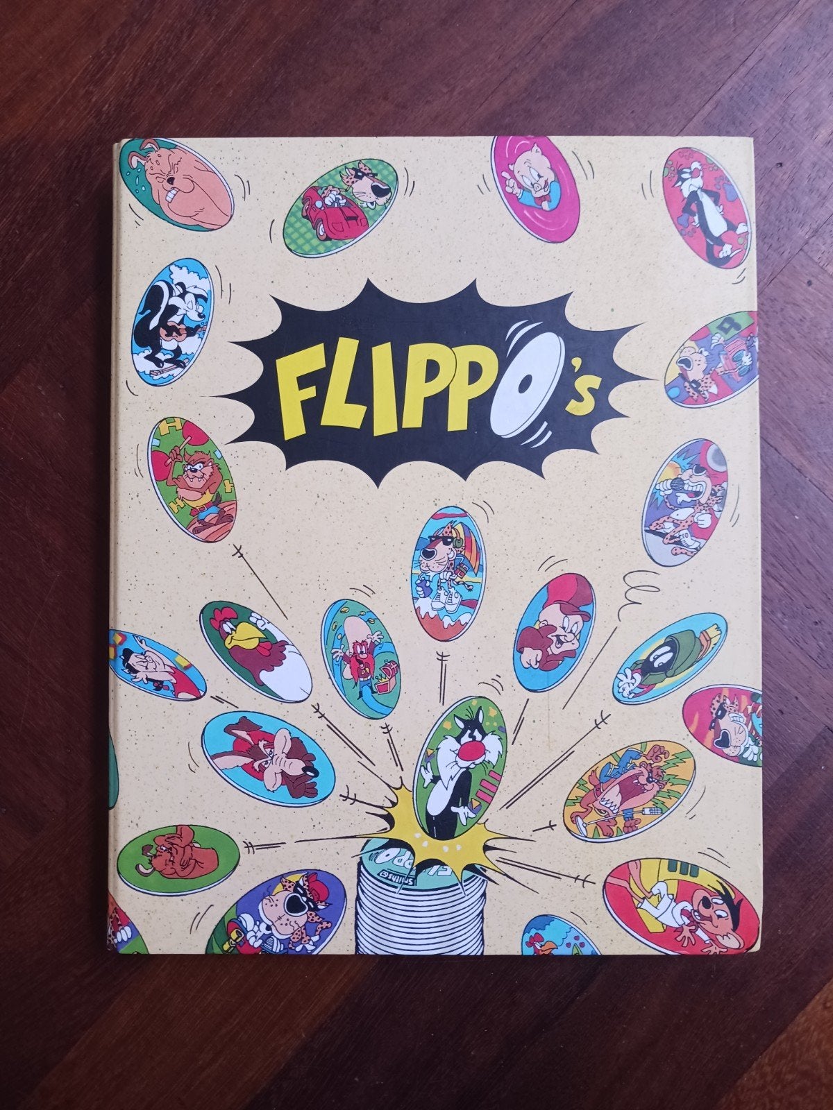 Flippo verzamelmap compleet  Looney Tunes en Cheetos Flippo', Verzamelen, Flippo's, Ophalen of Verzenden, Cheetos 24 Game, Verzameling