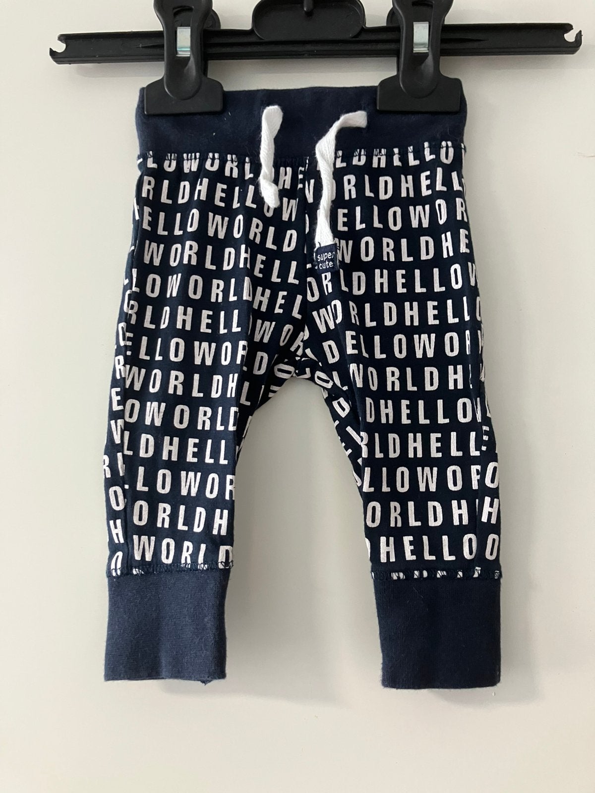Leuke "Hello World" babybroek - Super Cute maat 50, Kinderen en Baby's, Babykleding | Maat 50, Ophalen of Verzenden, Zo goed als nieuw