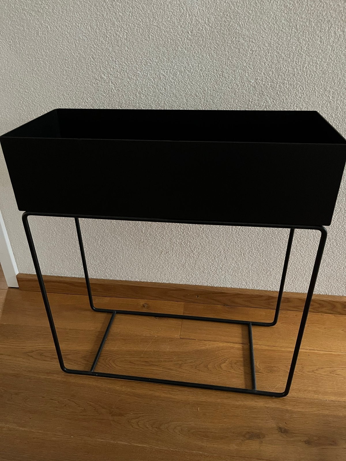 Ferm Living Zwarte plantenbak in goede staat, Ophalen, Gebruikt, Metaal, 60 tot 100 cm