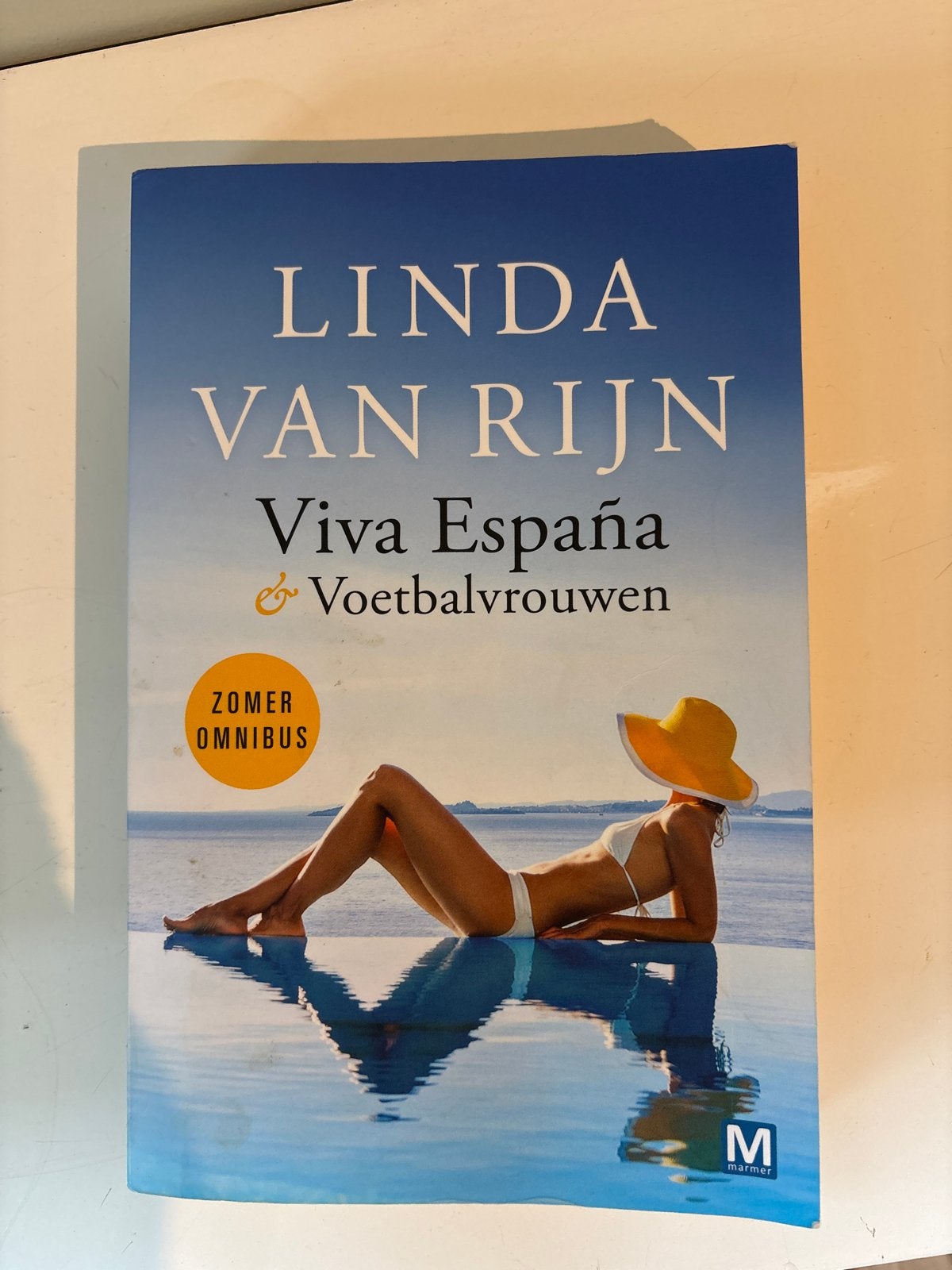 Linda van Rijn - Viva España & Voetbalvrouwen (Zomer Omnibus, Ophalen of Verzenden, Gelezen, Nederland