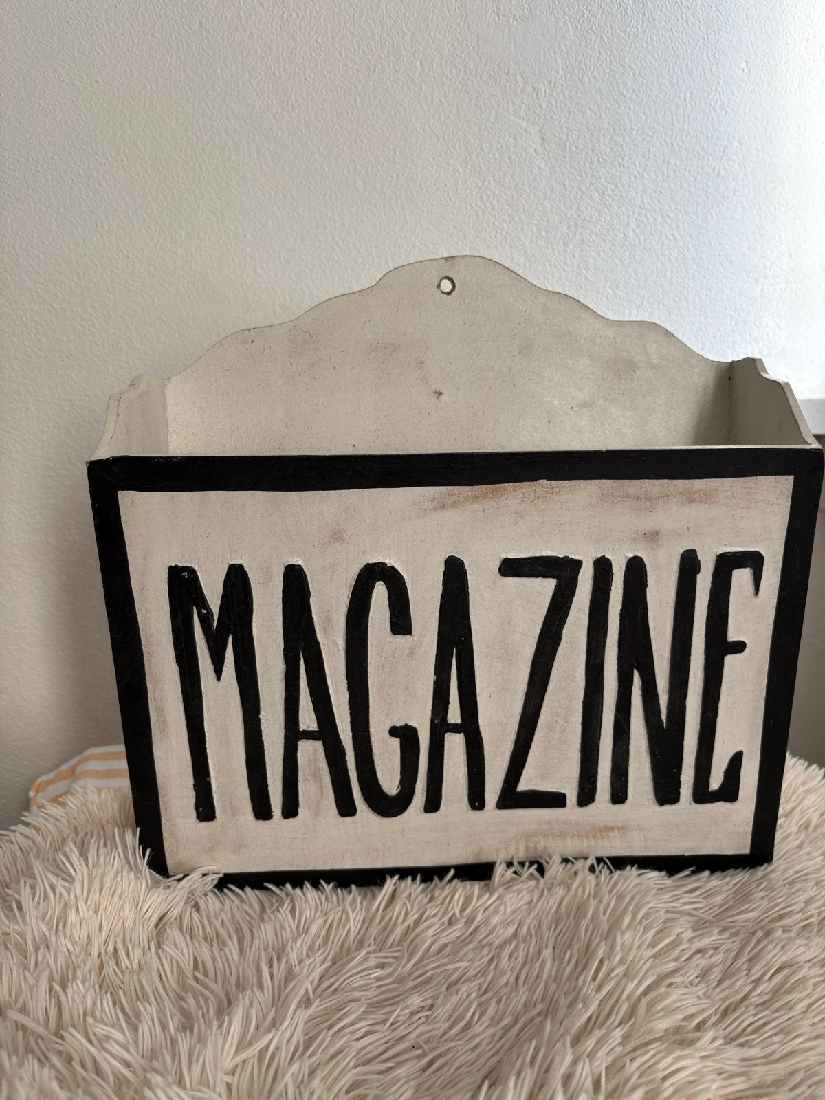 Vintage houten tijdschriftenrek 'MAGAZINE' wit/zwart, Huis en Inrichting, Woonaccessoires | Krantenbakken en Lectuurbakken, Ophalen of Verzenden