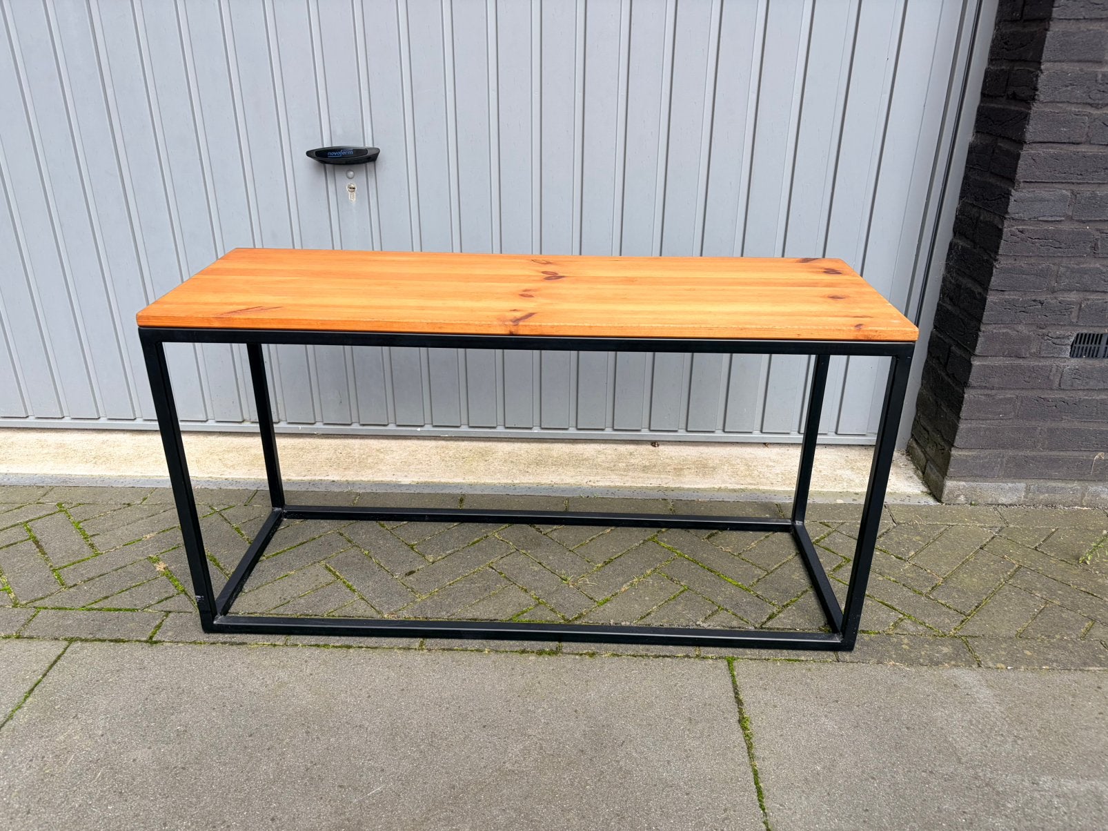Stijlvolle, industriële en compacte sidetable 100x35x52, Ophalen, 100 tot 150 cm, Zo goed als nieuw, Industrieel
