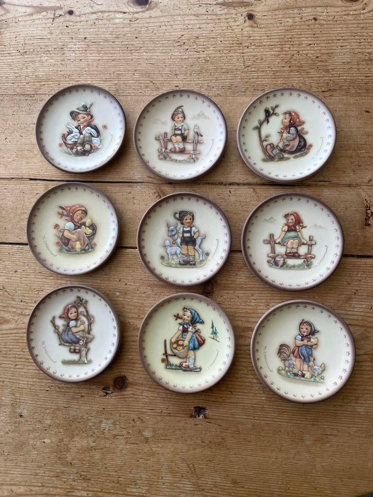 9 Mooie verzamel miniatuur bordjes van Hummel serie 1987, Verzenden